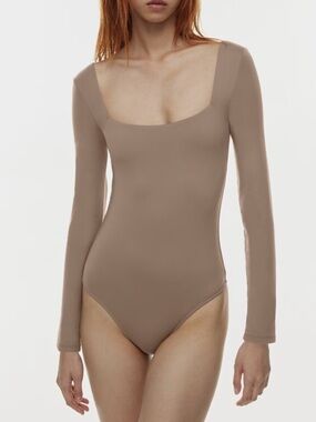 NWT - Aritzia Babaton Contour Squareneck Longsleeve Bodysuit Medium - Deep Taupe